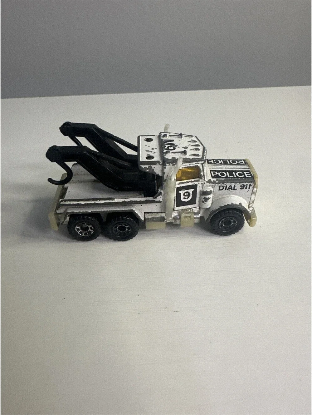 Matchbox 1981 Peterbilt Police Tow Truck M9 Wrecker White Made in Macau Vintage